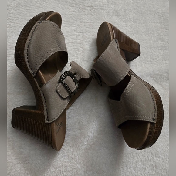 Dansko Ramona Slide Nubuck Tan Taupe Buckle Detail Heeled Sandals - Picture 8 of 10